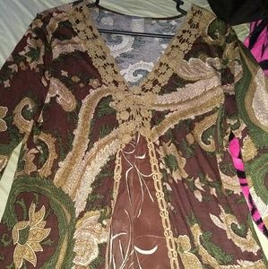 Large V-Neck Flowy Top w/ Cute Sleeves!